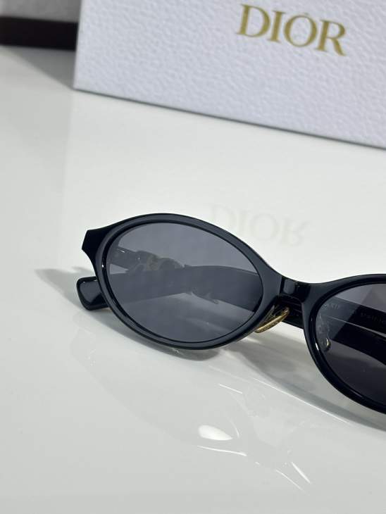 Picture of Dior Sunglasses _SKUfw77364366fw